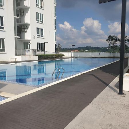 Kyu Residence Lmueslim Homestayl At Bangi Gateway Service Apartment Wifi Netflix Air-Con In Every Room Bandar Baru Bangi Exterior photo